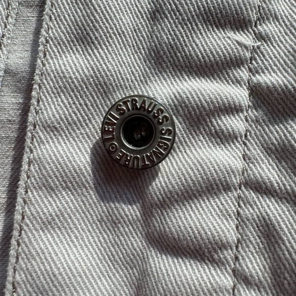 Vintage Levi’s White Jean Trucker Jacket - Picture 5 of 7